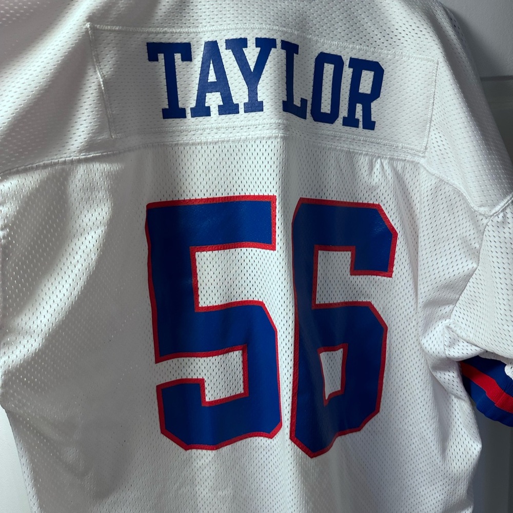NFL NEW GIANTS LAWRENCE TAYLOR NEW GIANTS JERSEY - Picture 1 of 7